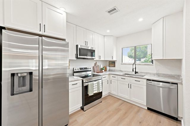 424 Putnam Road, West Palm Beach, FL 33405