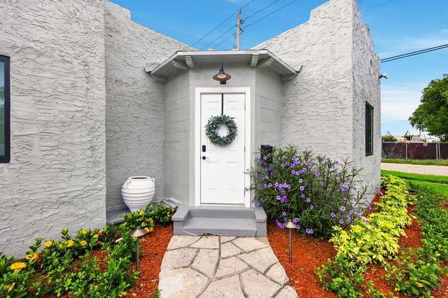 424 Putnam Road, West Palm Beach, FL 33405