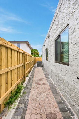 424 Putnam Road, West Palm Beach, FL 33405