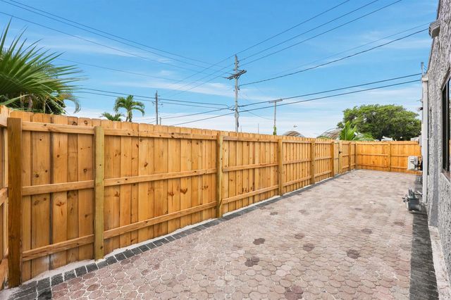 424 Putnam Road, West Palm Beach, FL 33405