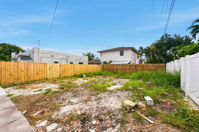 424 Putnam Road, West Palm Beach, FL 33405