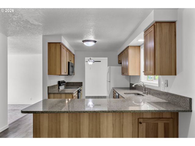 88175 TIKI Ln, Springfield, OR 97478
