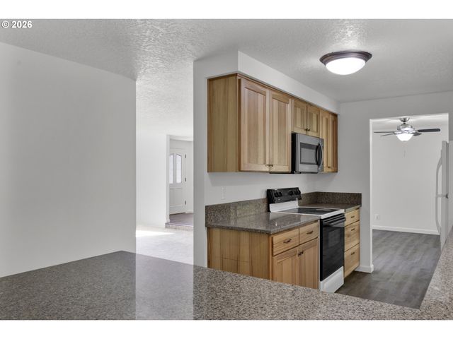 88175 TIKI Ln, Springfield, OR 97478