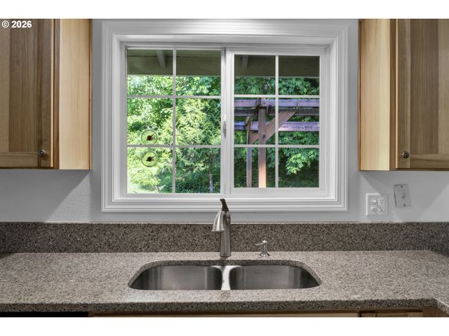 88175 TIKI Ln, Springfield, OR 97478