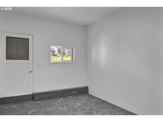 88175 TIKI Ln, Springfield, OR 97478