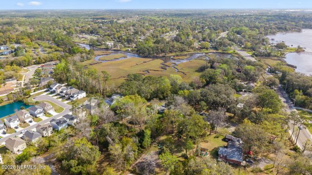 2760 JERRY Lane, Jacksonville, FL 32218