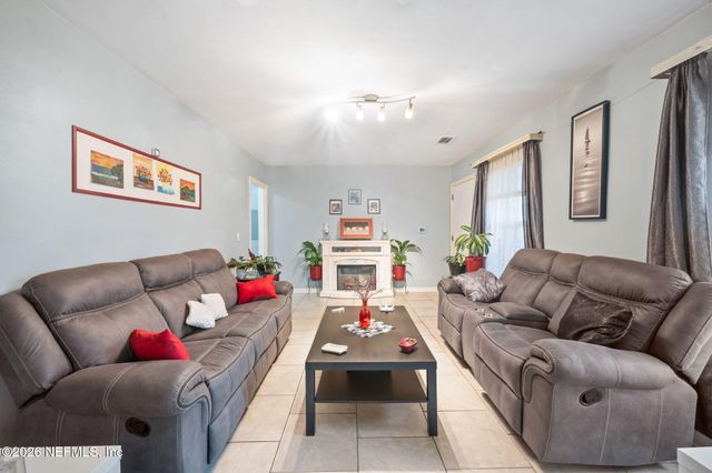 2760 JERRY Lane, Jacksonville, FL 32218