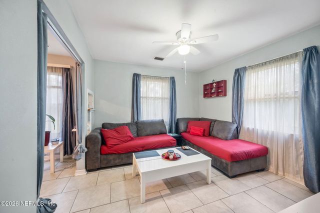 2760 JERRY Lane, Jacksonville, FL 32218