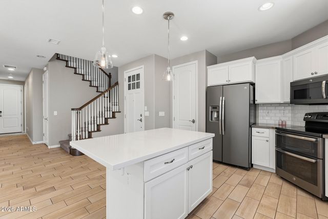15918 S 11TH Way, Phoenix, AZ 85048