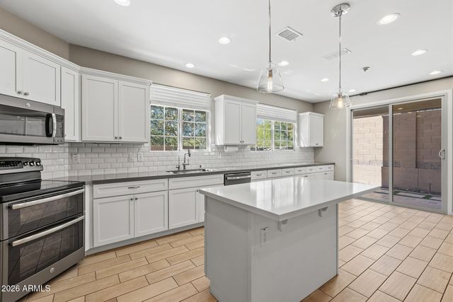 15918 S 11TH Way, Phoenix, AZ 85048