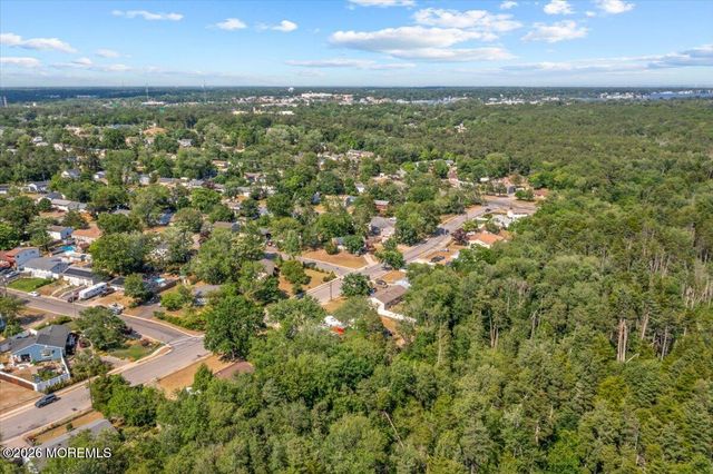 424 Brookforest Drive, Toms River, NJ 08757