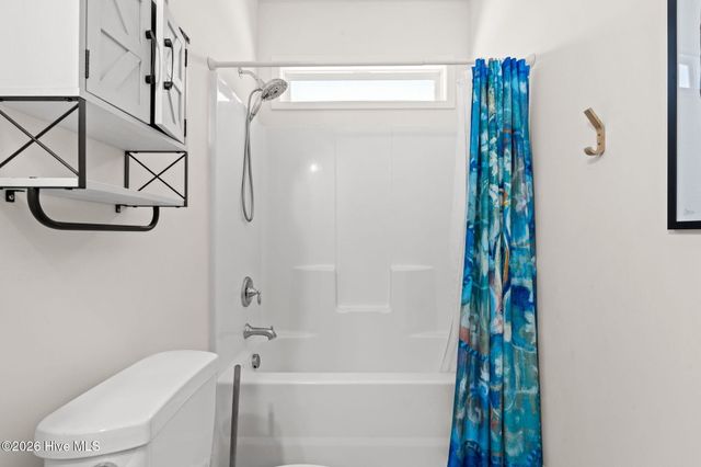 140 NE 16th Street, Oak Island, NC 28465