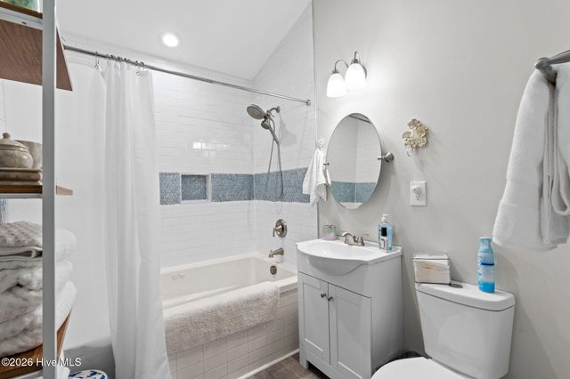 140 NE 16th Street, Oak Island, NC 28465