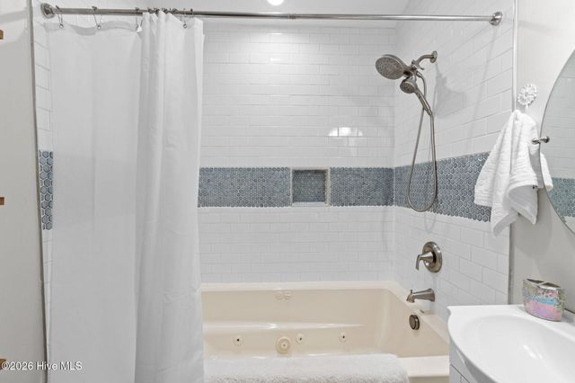 140 NE 16th Street, Oak Island, NC 28465