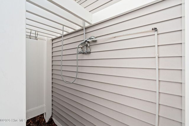 140 NE 16th Street, Oak Island, NC 28465