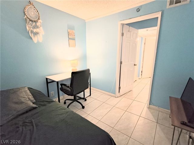 1381 East University Avenue 307, Las Vegas, NV 89119