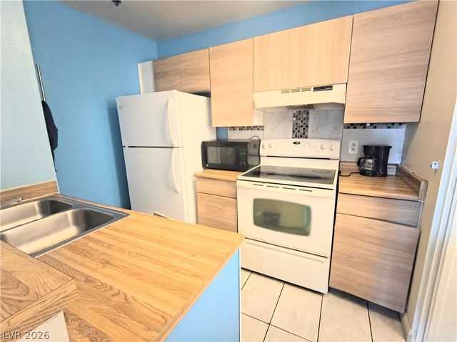 1381 East University Avenue 307, Las Vegas, NV 89119