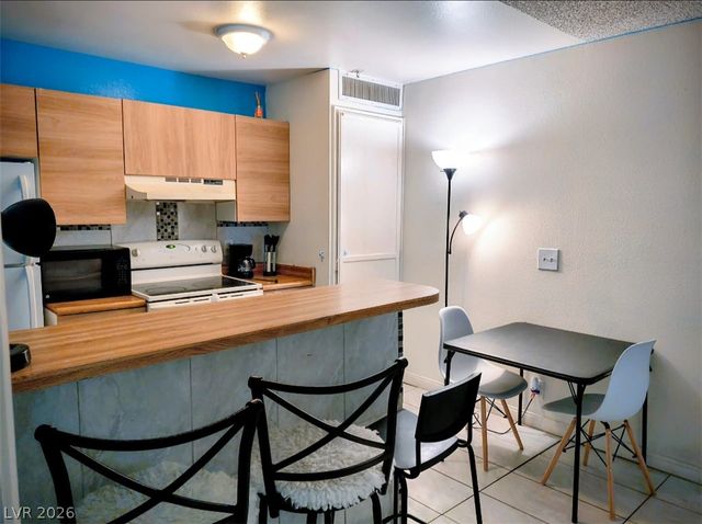 1381 East University Avenue 307, Las Vegas, NV 89119