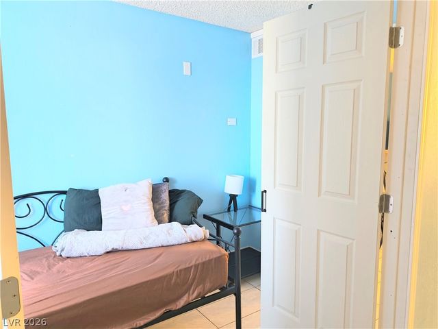 1381 East University Avenue 307, Las Vegas, NV 89119