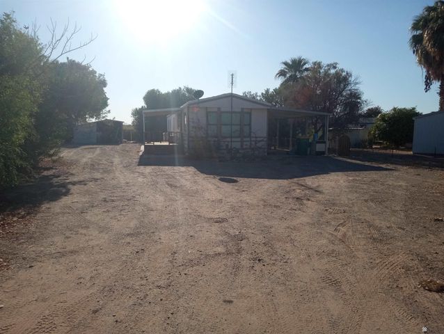 8864 S Pirtle Ct, Wellton, AZ 85356