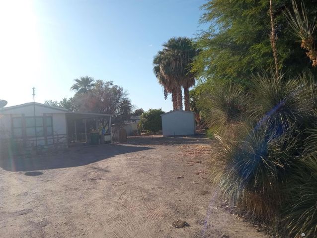 8864 S Pirtle Ct, Wellton, AZ 85356