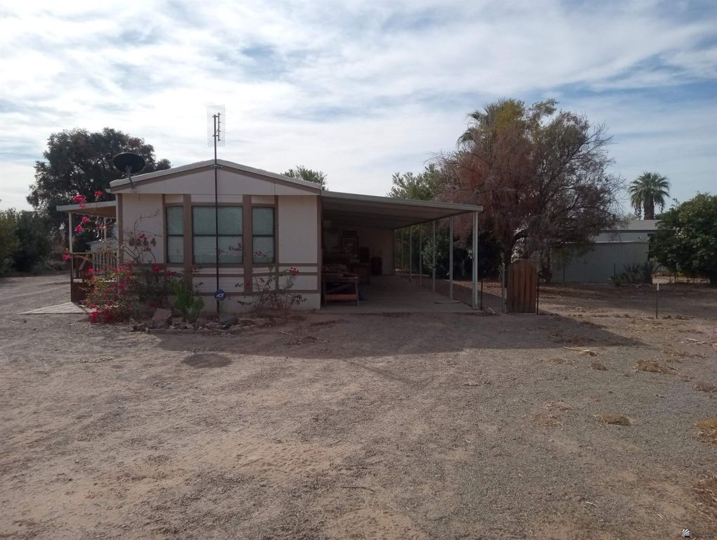 8864 S Pirtle Ct, Wellton, AZ 85356