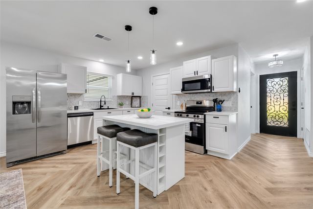 110 Muleta Drive, Oak Point, TX 75068