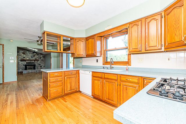 2240 E Hickory Road, Battle Creek, MI 49017