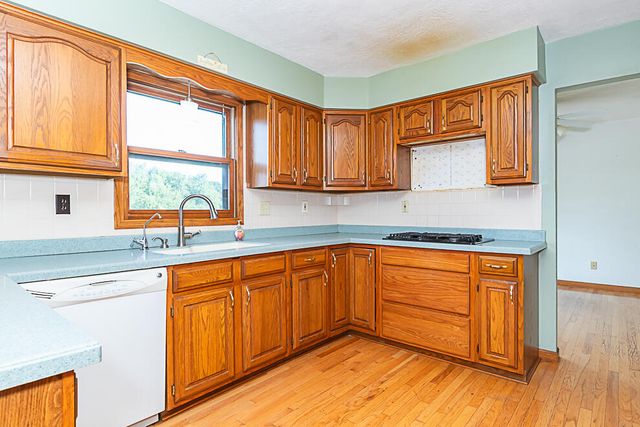 2240 E Hickory Road, Battle Creek, MI 49017