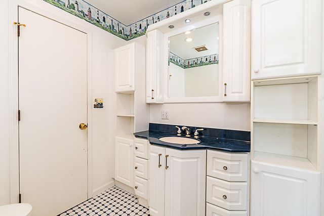 2240 E Hickory Road, Battle Creek, MI 49017