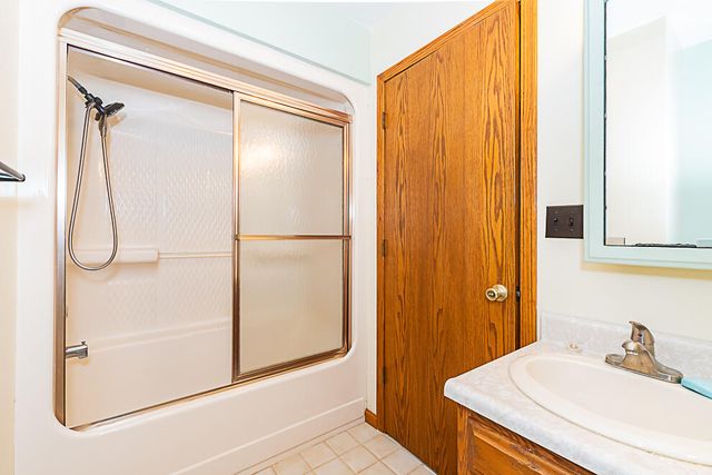 2240 E Hickory Road, Battle Creek, MI 49017