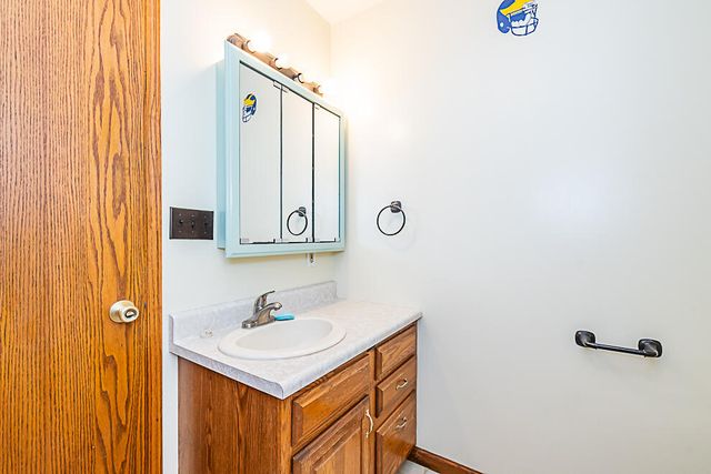 2240 E Hickory Road, Battle Creek, MI 49017