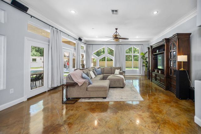 205 Twin Creek Street, Lufkin, TX 75904