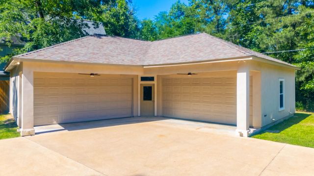 205 Twin Creek Street, Lufkin, TX 75904