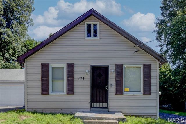 121 Coburg Drive, St Louis, MO 63137