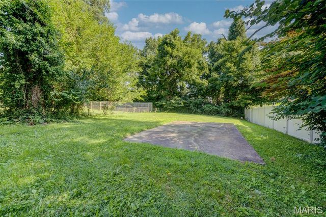 121 Coburg Drive, St Louis, MO 63137