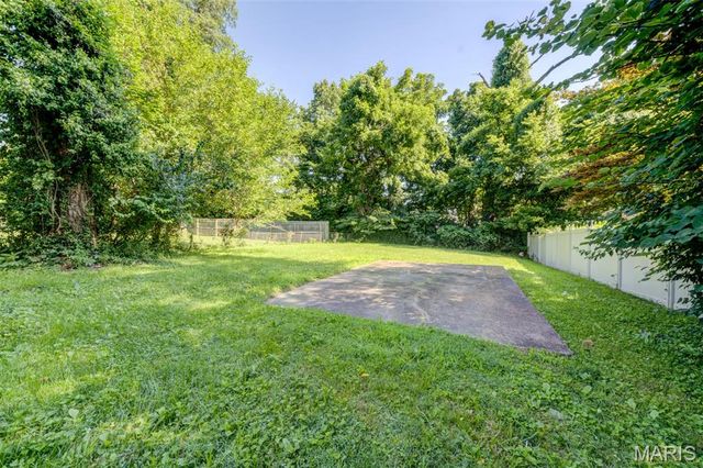 121 Coburg Drive, St Louis, MO 63137
