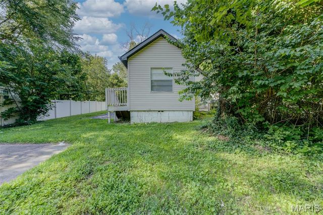 121 Coburg Drive, St Louis, MO 63137
