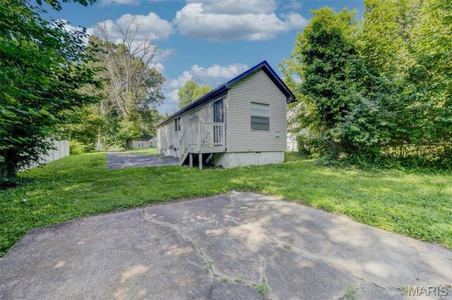 121 Coburg Drive, St Louis, MO 63137