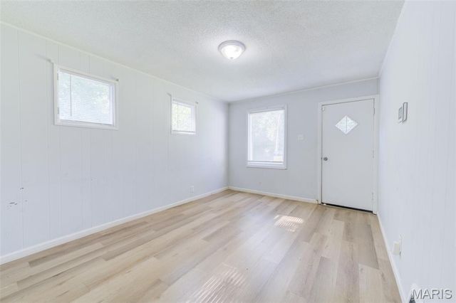 121 Coburg Drive, St Louis, MO 63137