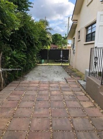 6743 SW 15th St 6743, Miami, FL 33144