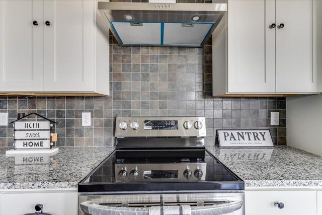 752 N Wakefield Ave, Valley Center, KS 67147