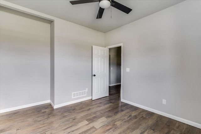 752 N Wakefield Ave, Valley Center, KS 67147