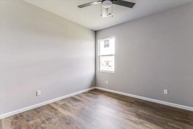 752 N Wakefield Ave, Valley Center, KS 67147