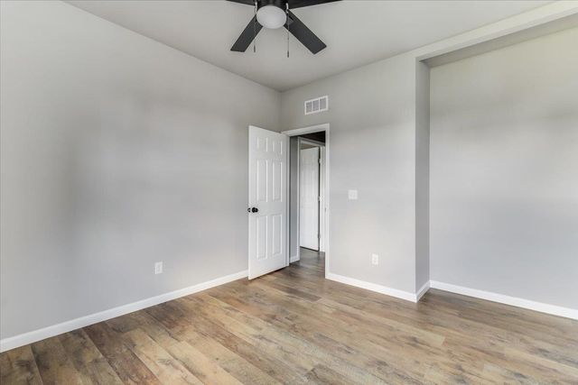 752 N Wakefield Ave, Valley Center, KS 67147