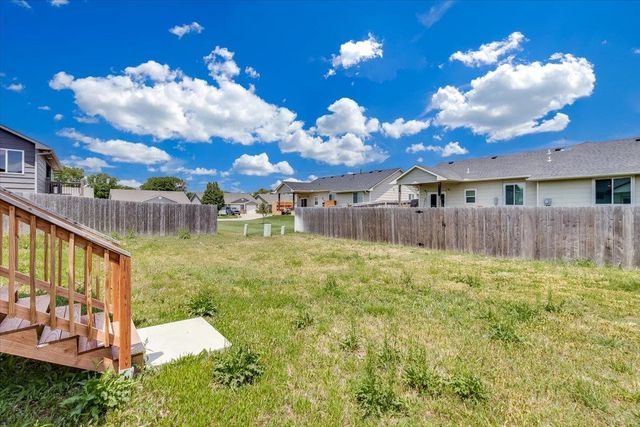 752 N Wakefield Ave, Valley Center, KS 67147