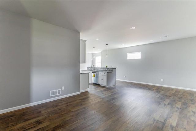 752 N Wakefield Ave, Valley Center, KS 67147