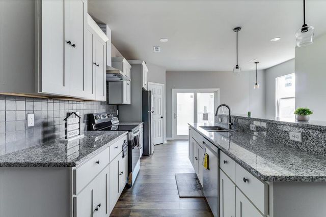 752 N Wakefield Ave, Valley Center, KS 67147