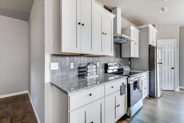752 N Wakefield Ave, Valley Center, KS 67147