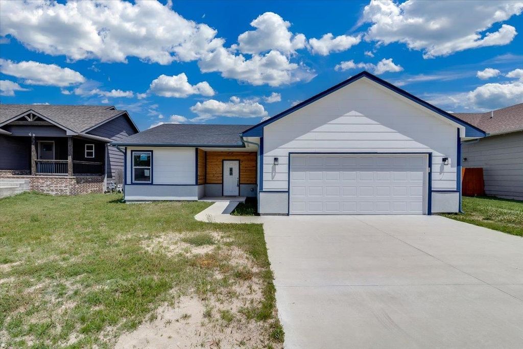 752 N Wakefield Ave, Valley Center, KS 67147